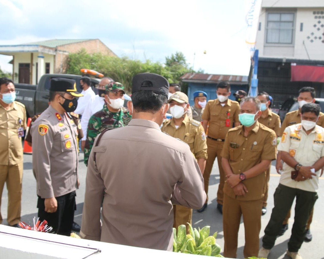 Bupati Taput Tinjau Pos Penyekatan Operasi Ketupat Toba 2021 Kecamatan Siborongborong