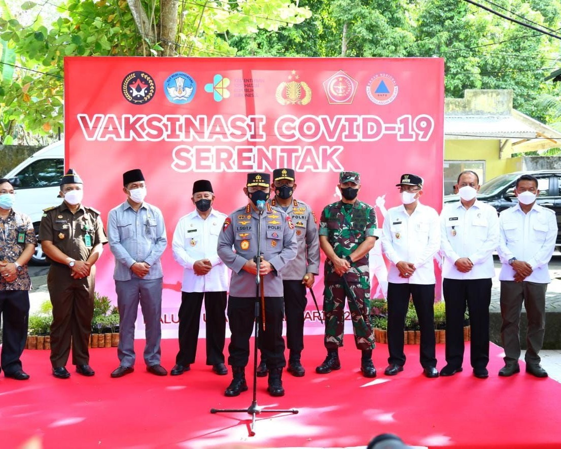 Tinjau Pelaksanaan Vaksinasi Se-Indonesia, Kapolri Saksikan Gubernur Maluku Utara Divaksin