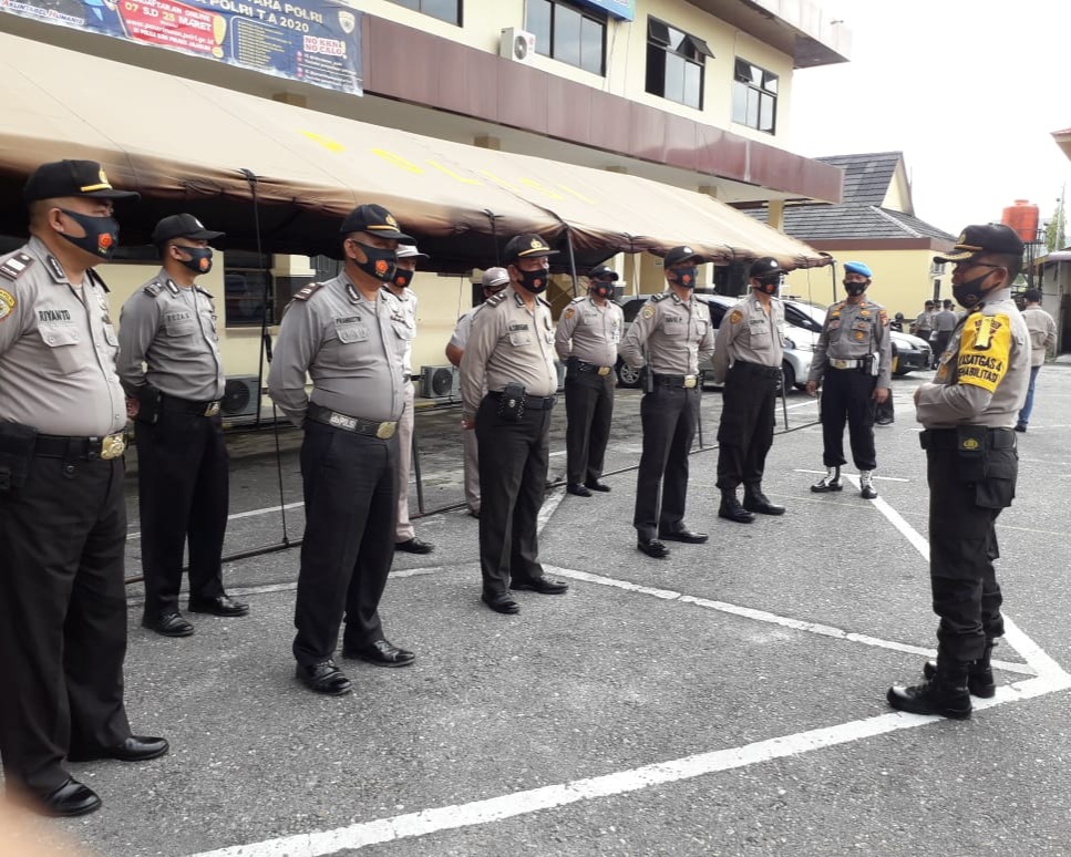 Cegah Penyebaran Covid-19, Polresta Pekanbaru Lakukan Pemeriksaan Terhadap Personilnya Penggunaan Masker