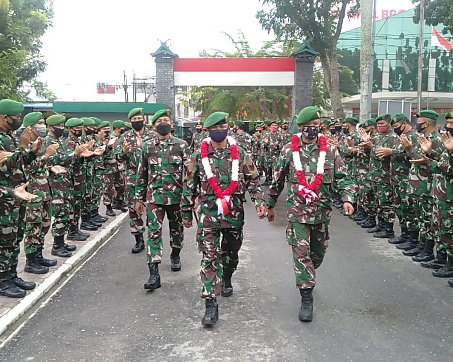 Dandim 0301/PBR Pimpin Langsung Upacara Penyambutan Dua Personil Satgas Teritorial dan Pelepasan Personil Yang Pindah Tugas Satuan Ke Makodim 0313/KPR