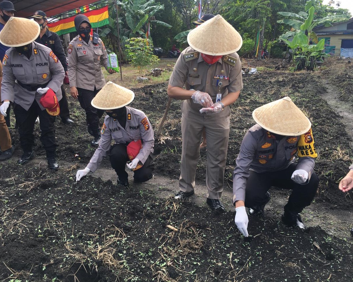 Wakapolresta Gelar Aksi Bhakti Sosial Dalam Rangka Hari Jadi Polwan Ke-72