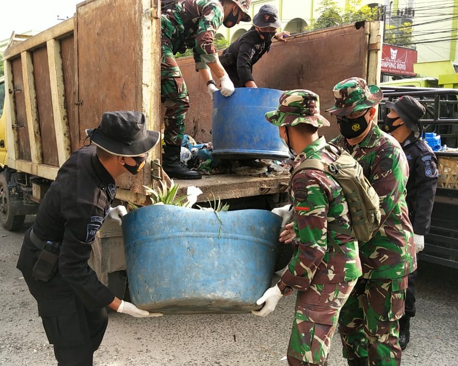 Wujudkan Sinergitas dan Kepedulian Dalam Jaga Kebersihan Kota Pekanbaru, Personil Kodim 0301/PBR Gelar Apel Gabungan Jumat Bersih