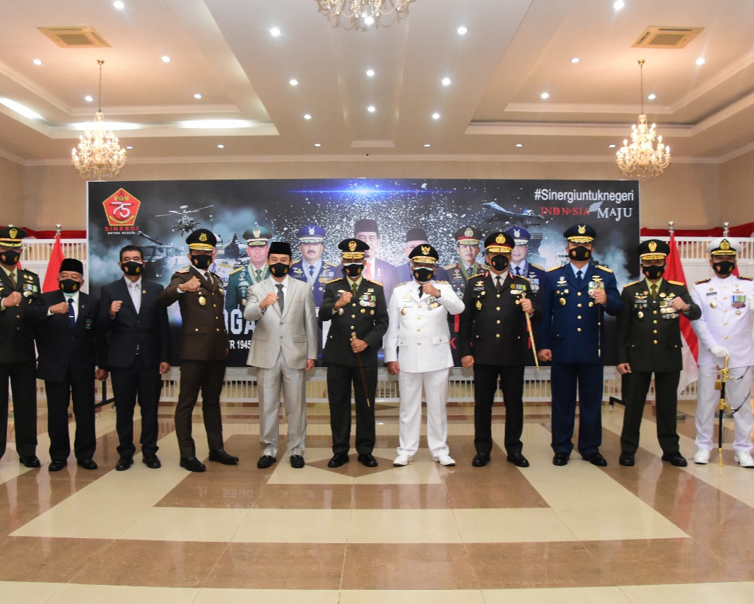 Danrem 031/WB Ikuti Upacara HUT TNI Ke-75 Secara Virtual di Balai Serindit Gedung Daerah