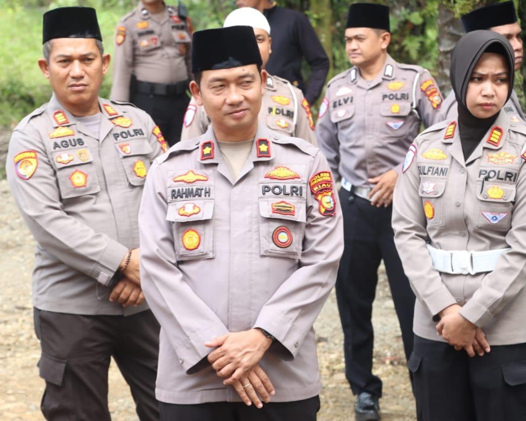 Wakapolres Rohul Gelar Jumat Curhat Dan Berbagi Sembako Di Panti Asuhan Al Uswah