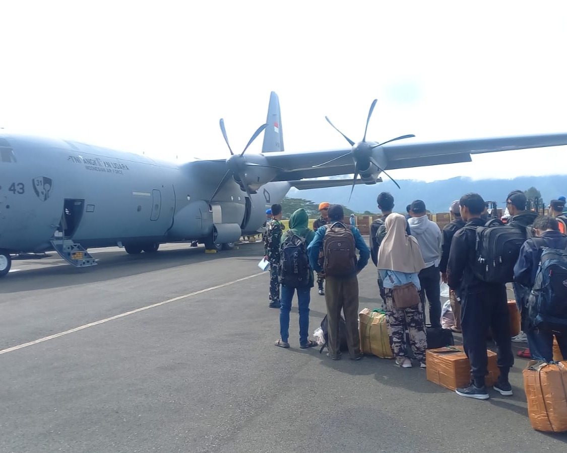 Pangkodau I: Pesawat TNI AU Pantang Surut Evakuasi Warga Dan Angkut Komoditi Cabai dari Petani Aceh
