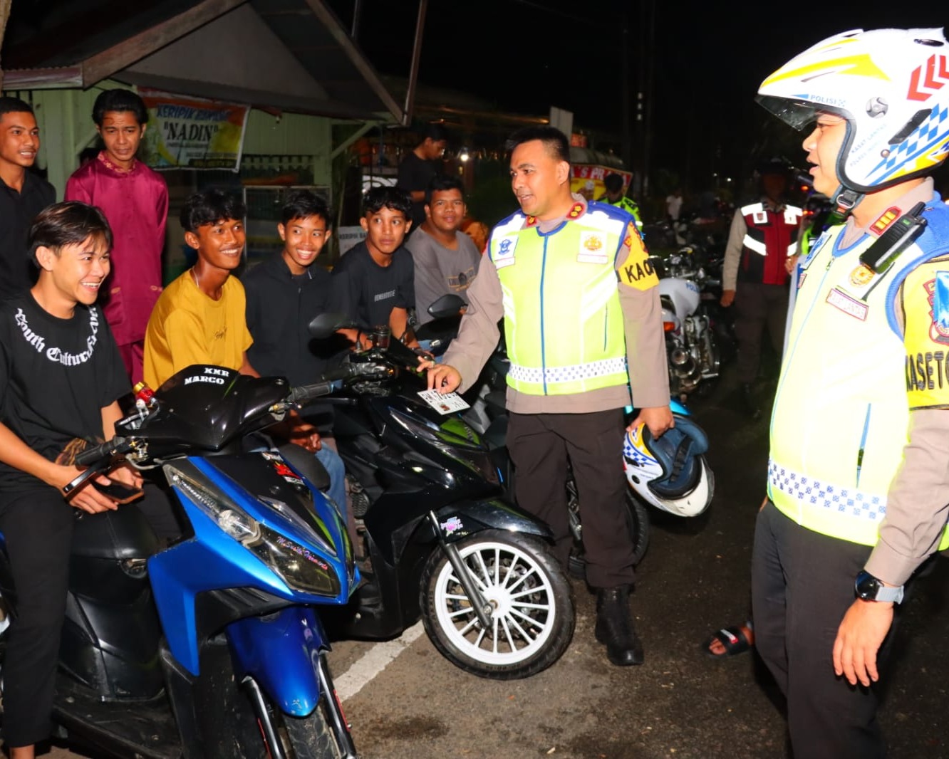 Gelar Patroli Humanis, Kapolres Inhu Himbau dan Ajak Masyarakat Tertib Berlalu Lintas