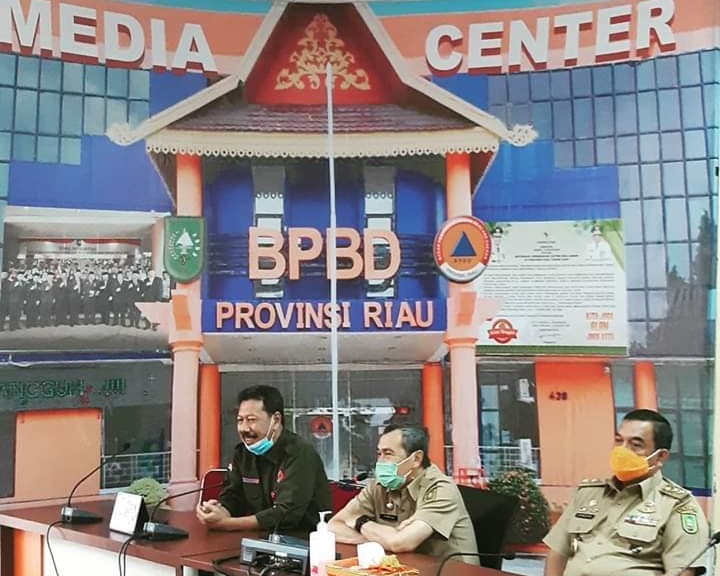 Gubri Meninjau Posko Media Center Karhutla Provinsi Riau