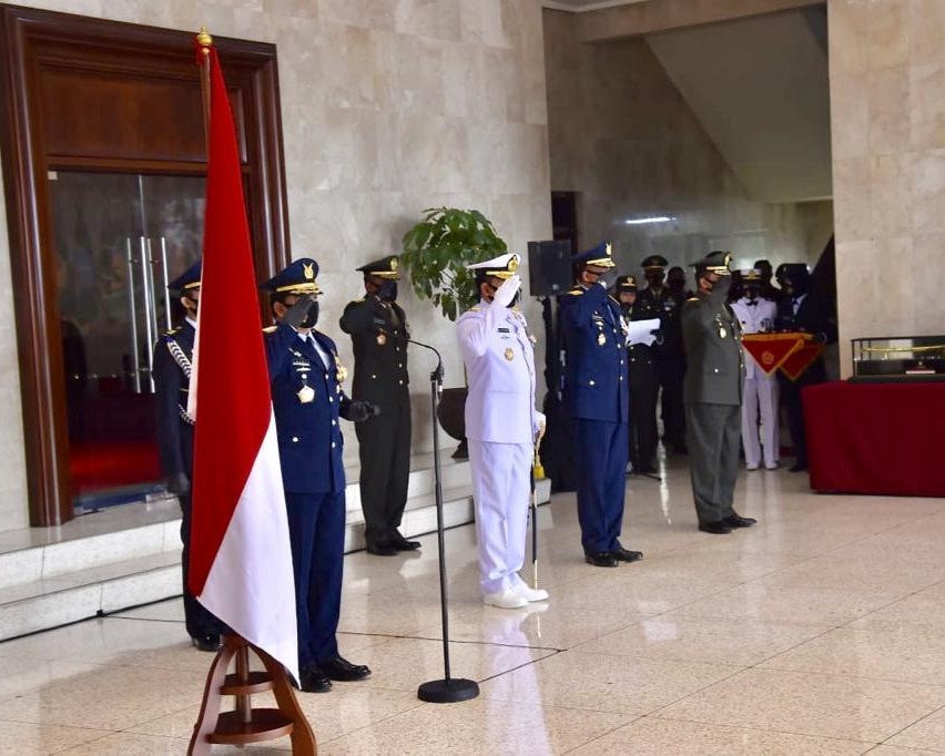 Panglima TNI Anugerahi Kapolri Tiga Bintang Utama Darat, Udara dan Laut