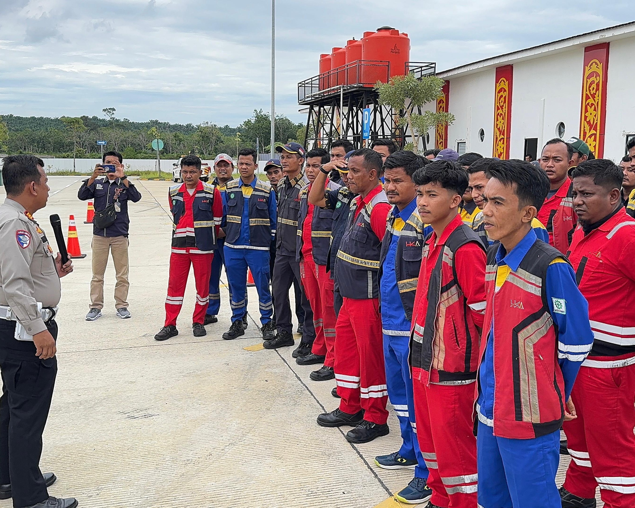 Sosialisasi Safety Driving di Jalan Tol Pekanbaru–XII Koto Kampar, Ditlantas Polda Riau Dorong Edukasi Keselamatan Dan Green Policing