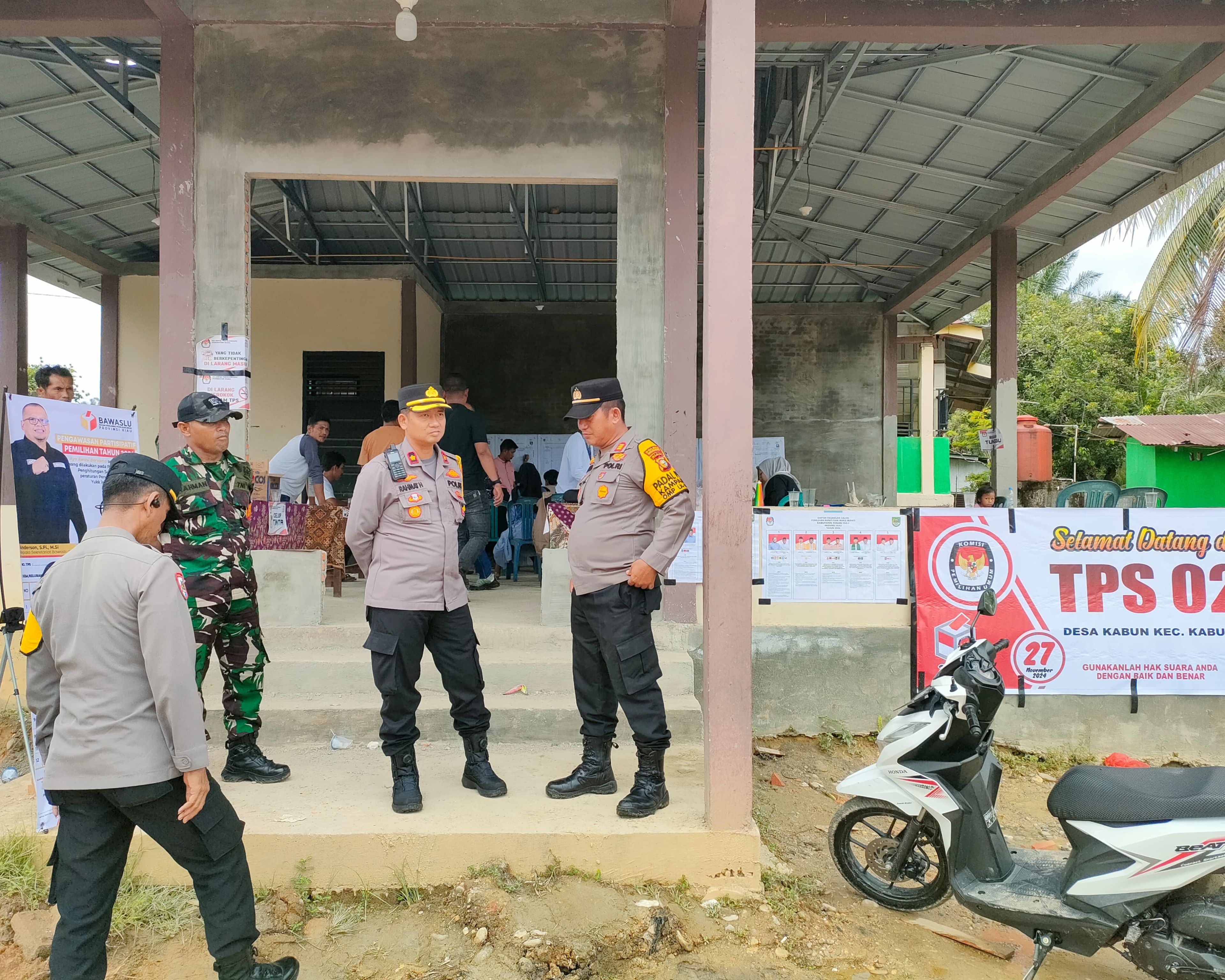 OMP-LK24, Wakapolres Rokan Hulu Lakukan Pengecekan TPS di Wilayah Polsek Kabun Dan Tandun Dalam Rangka Pilkada 2024