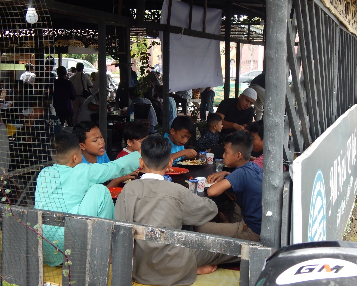 Jumat Barokah Satreskrim Polres Kampar Hari ini, Sediakan Makan Siang Untuk Anak Yatim dan Dhuafa