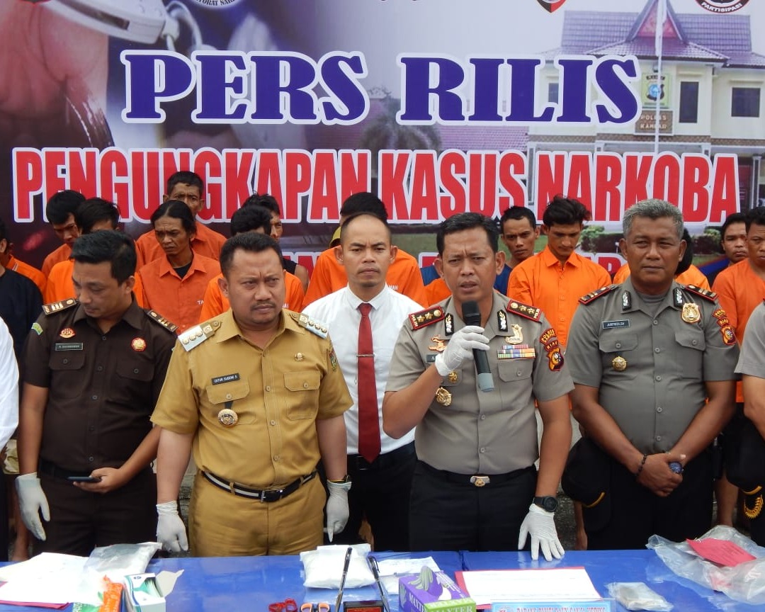 Kapolres Bersama Bupati Kampar, Ekspos Ungkap Kasus Narkoba Sepekan Terakhir di Polres Kampar