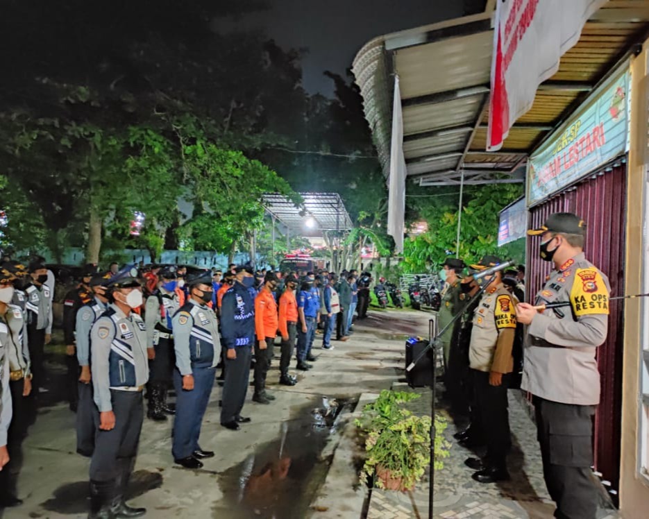 Kapolresta Pekanbaru Pimpin Langsung Kegiatan Pemberlakukan Sosial Berskala Mikro Di Kecamatan Tampan