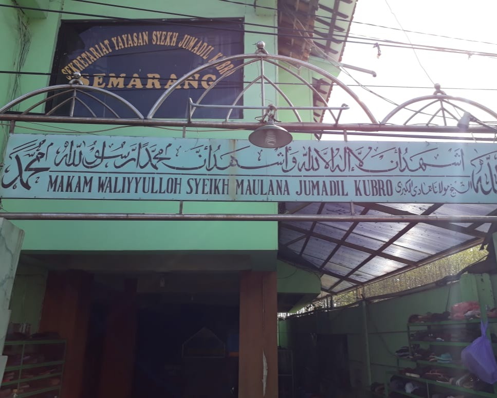 Wisata Religi Mengunjungi Makam Syekh Maulana Jumadil Kubro di Semarang