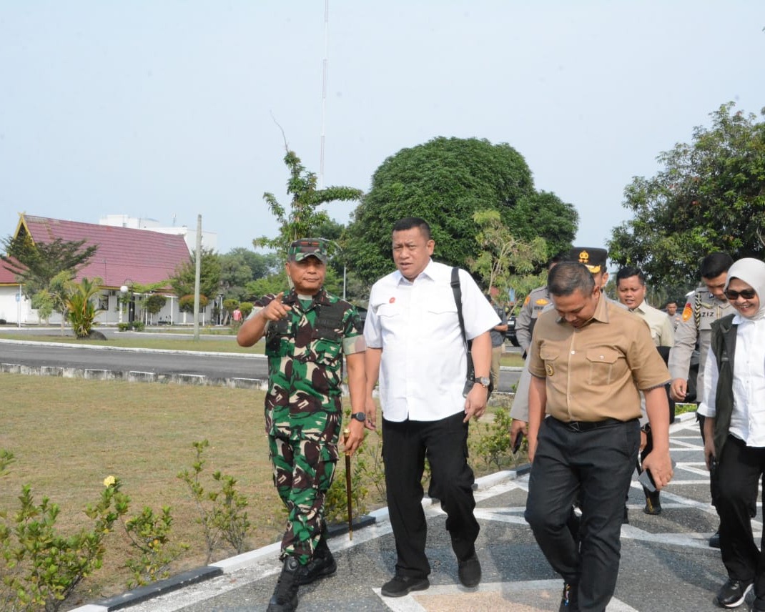 Bersama Lindungi Mangrove, Danrem 031/WB Kobarkan Semangat Selamatkan Bumi Dari Pesisir Riau