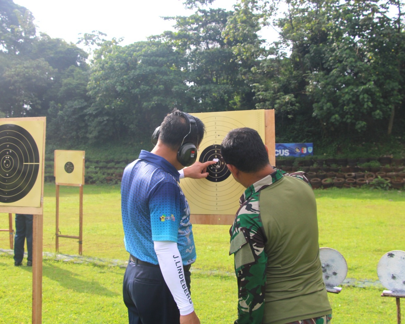Kas Kodau I Bersama Pejabat Kodau I Asah Kemampuan Menembak Pistol
