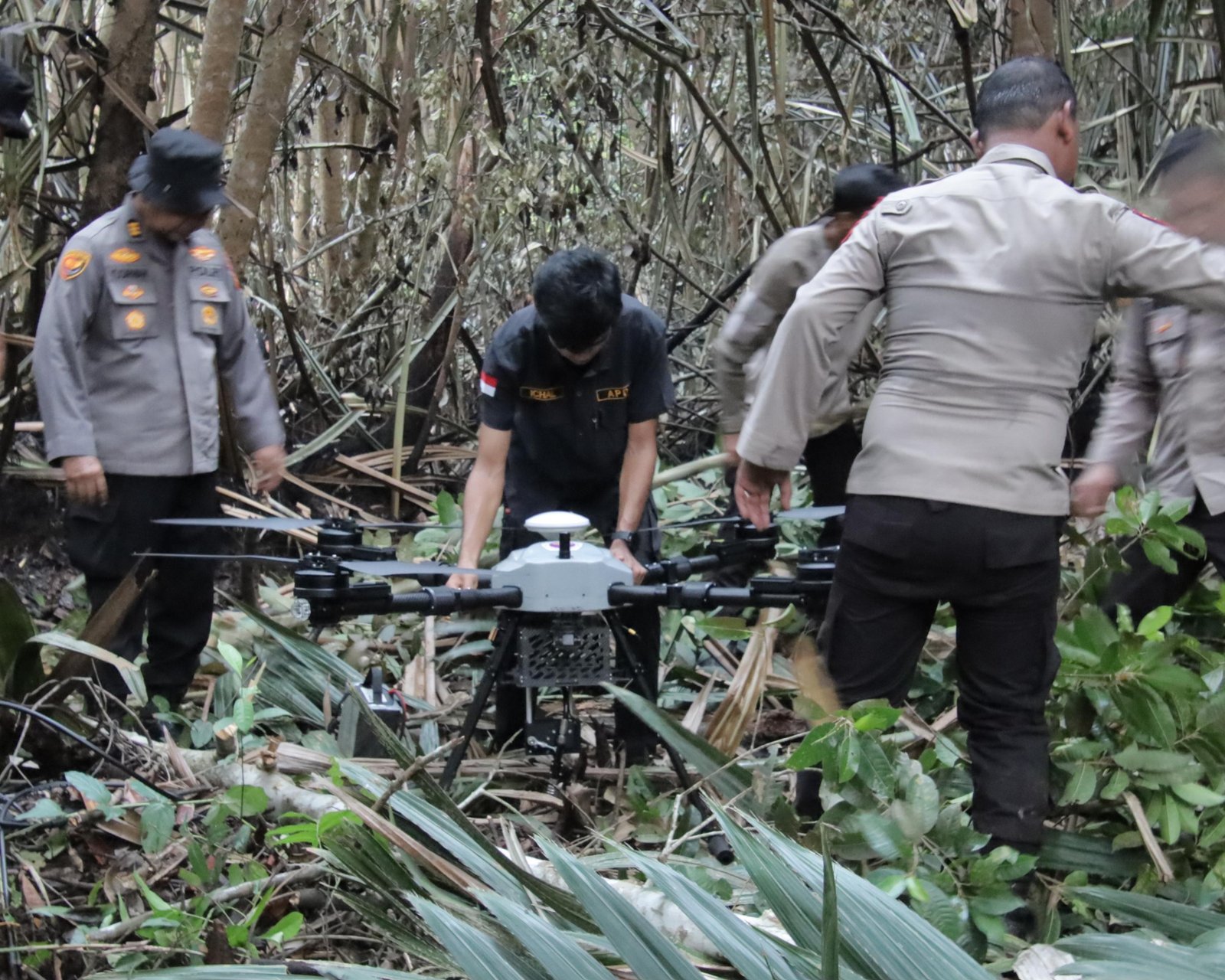 Polda Riau Gunakan X Fire dan Drone Tangani Karhutla Siak, Lima Titik Api Berhasil Dipadamkan
