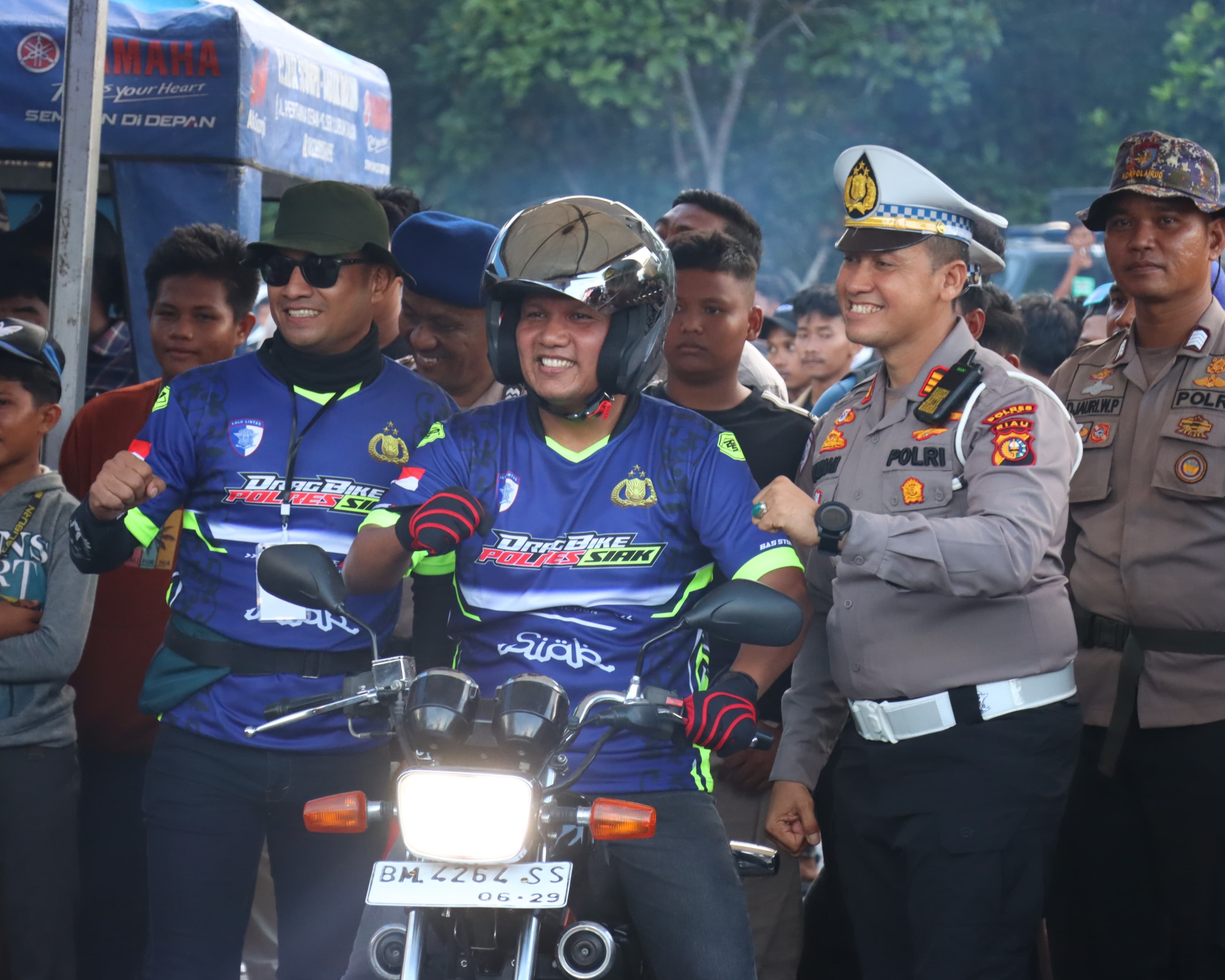 Drag Bike Meriahkan HUT Lalu Lintas Bhayangkara Ke-70 Di Kabupaten Siak, Ribuan Warga Tumpah Ruah Di Jalan Hang Jebat