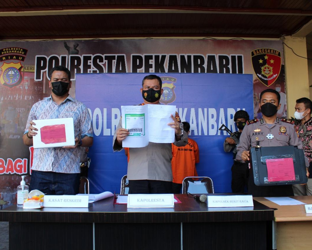 Dua Pelaku Pemalsu Surat Hasil Test Swab Diamankan Polsek Bukit Raya