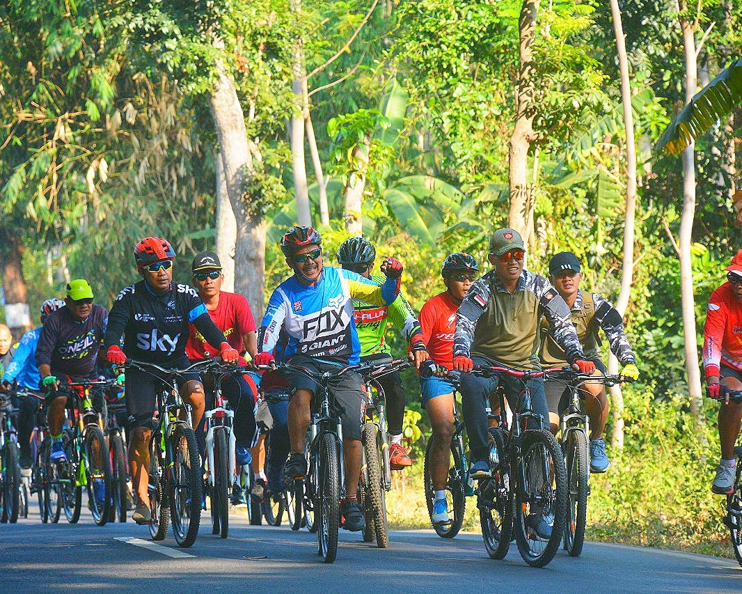 Rajut Harmonisasi, Kasdam IV Gowes Bareng Forkopimda Batang