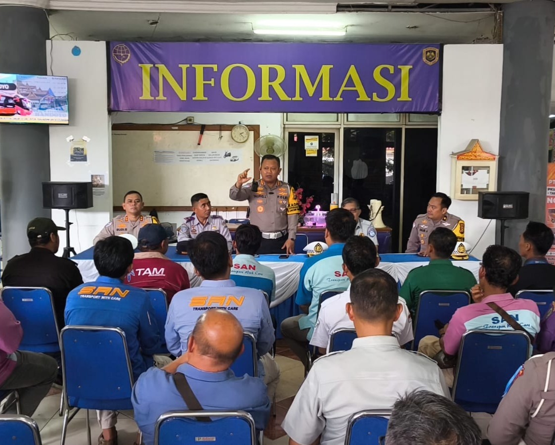 Dirlantas Polda Riau Gandeng Instansi Terkait Gelar Ramp Check Di Terminal AKAP BRPS Pekanbaru, Pastikan Keselamatan Penumpang Dalam Operasi Zebra Lancang Kuning 2025