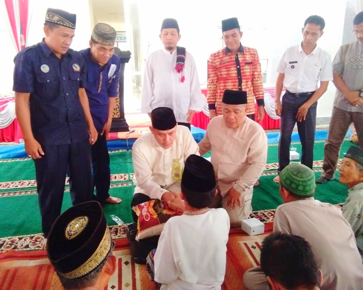 Pemkab Muba Serahkan Bantuan Bagi Penyandang Difabel dan Lansia