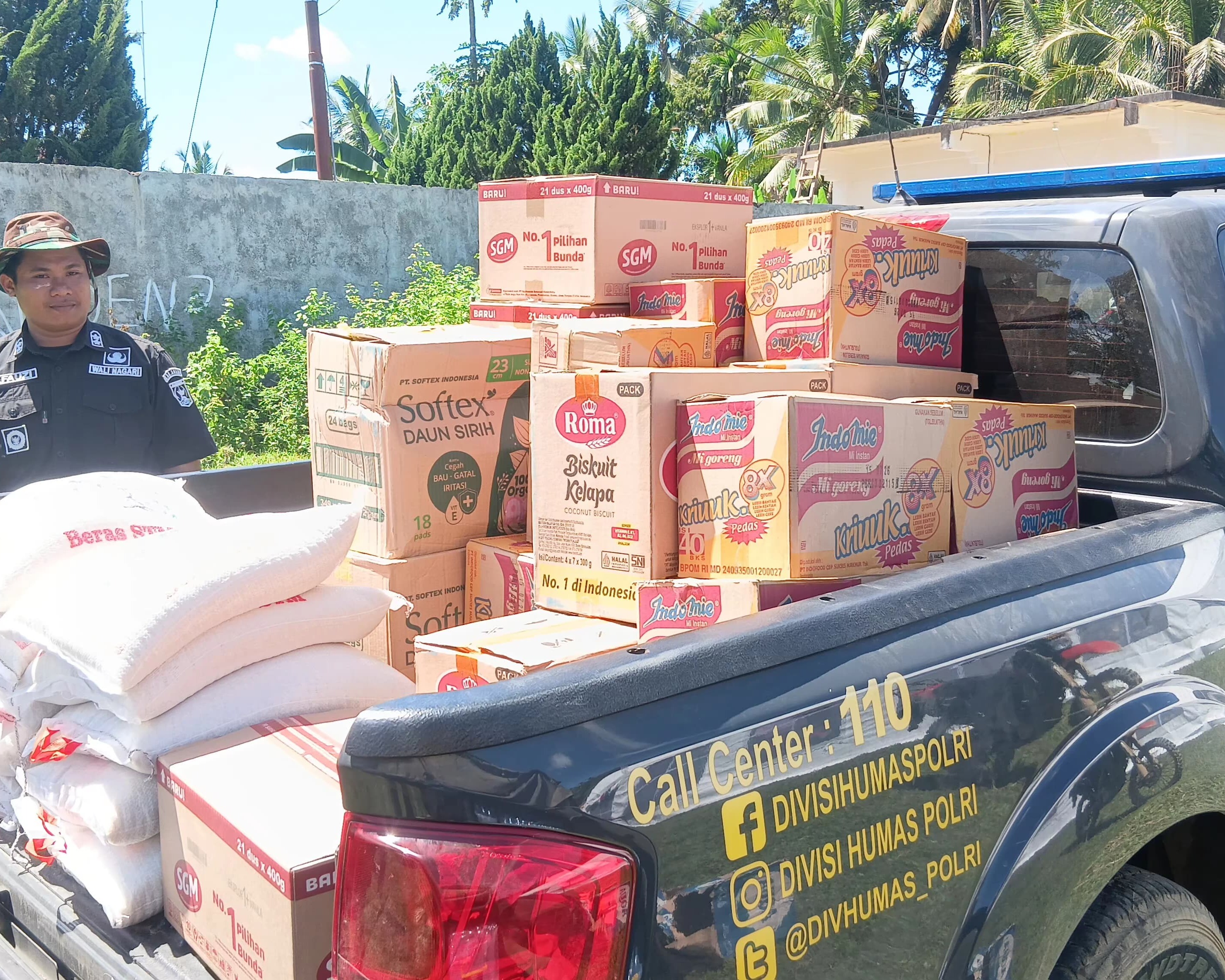 Bantuan Logistik Polda Riau Tiba Di Sumbar, Disalurkan Ke Posko Bencana