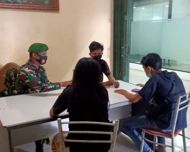 Melalui Komsos, Babinsa Kodim 0301/PBR Ajak Pengelola Pasar Bawah Perketat Protokol Kesehatan