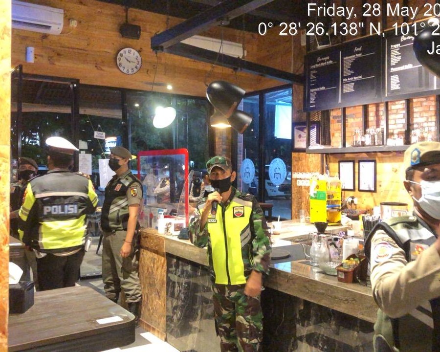 Pasi Ops Kodim 0301/PBR Beserta Personil Melaksanakan Kegiatan Patroli PPKM Gabungan