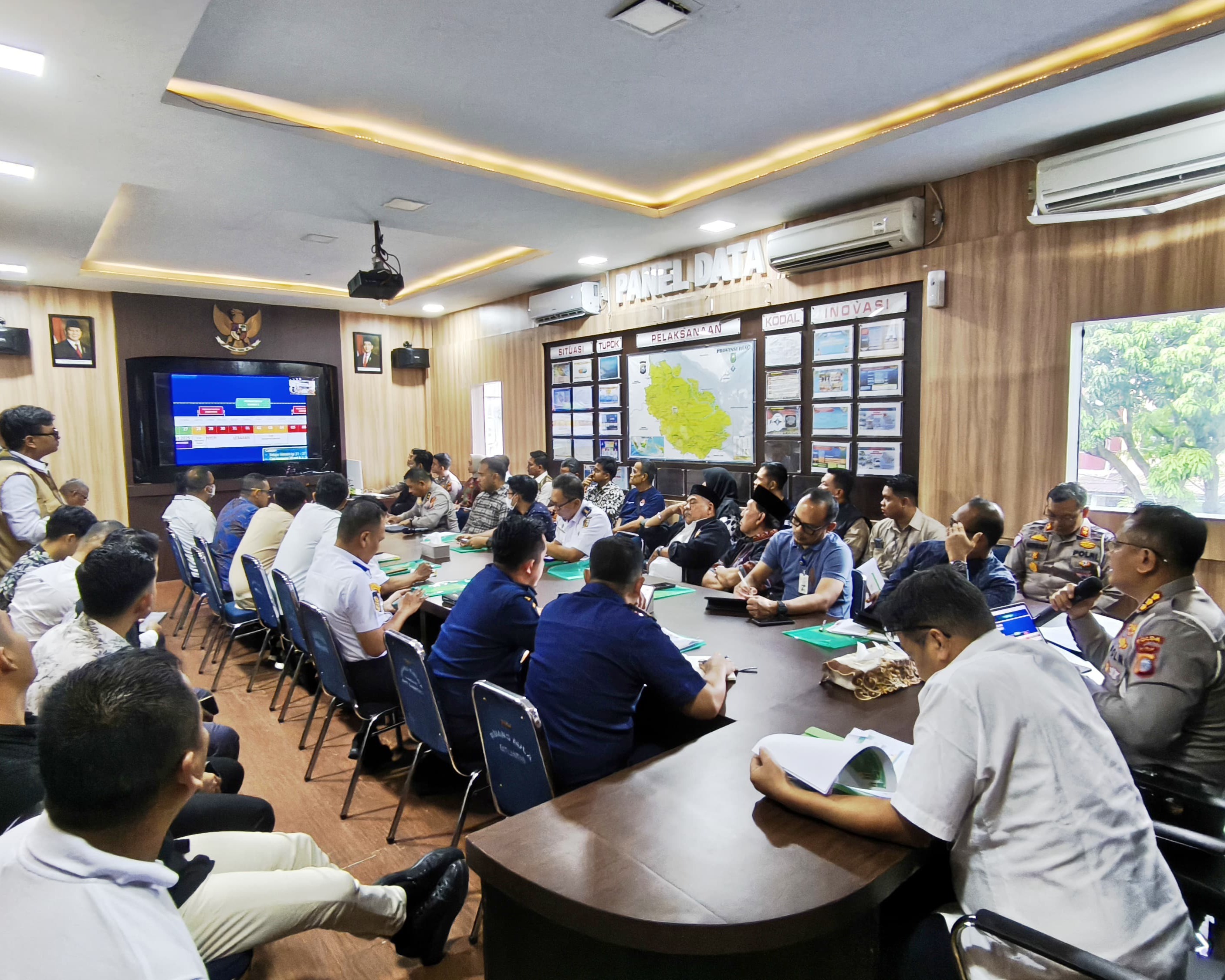 Dirlantas Polda Riau Pimpin Rapat Forum LLAJ, Dalam Rangka Kesiapan Operasi Ketupat Lancang Kuning 2025