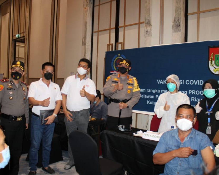 Kapolresta Pekanbaru Kunjungi Kegiatan Vaksinasi Covid-19 Secara Massal