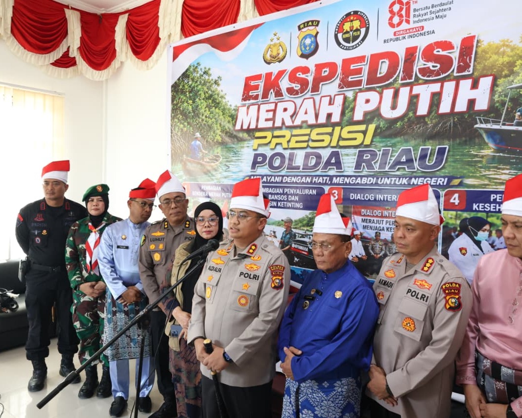 Ekspedisi Merah Putih Presisi Polda Riau Tanam 810 Mangrove Dan Salurkan Berbagai Bantuan Untuk Masyarakat Pesisir Sinaboi