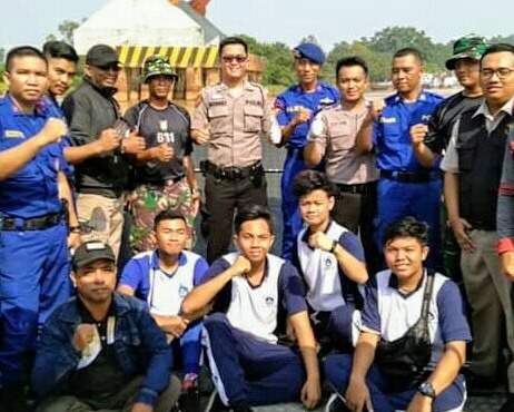 Dalam Memeriahkan HUT Korps Polairud Polri Ke 69, Polda Kalteng Gelar Bakti Sosial Sapu Sungai Yang Bertempat di Sungai Kahayan Palangka Raya