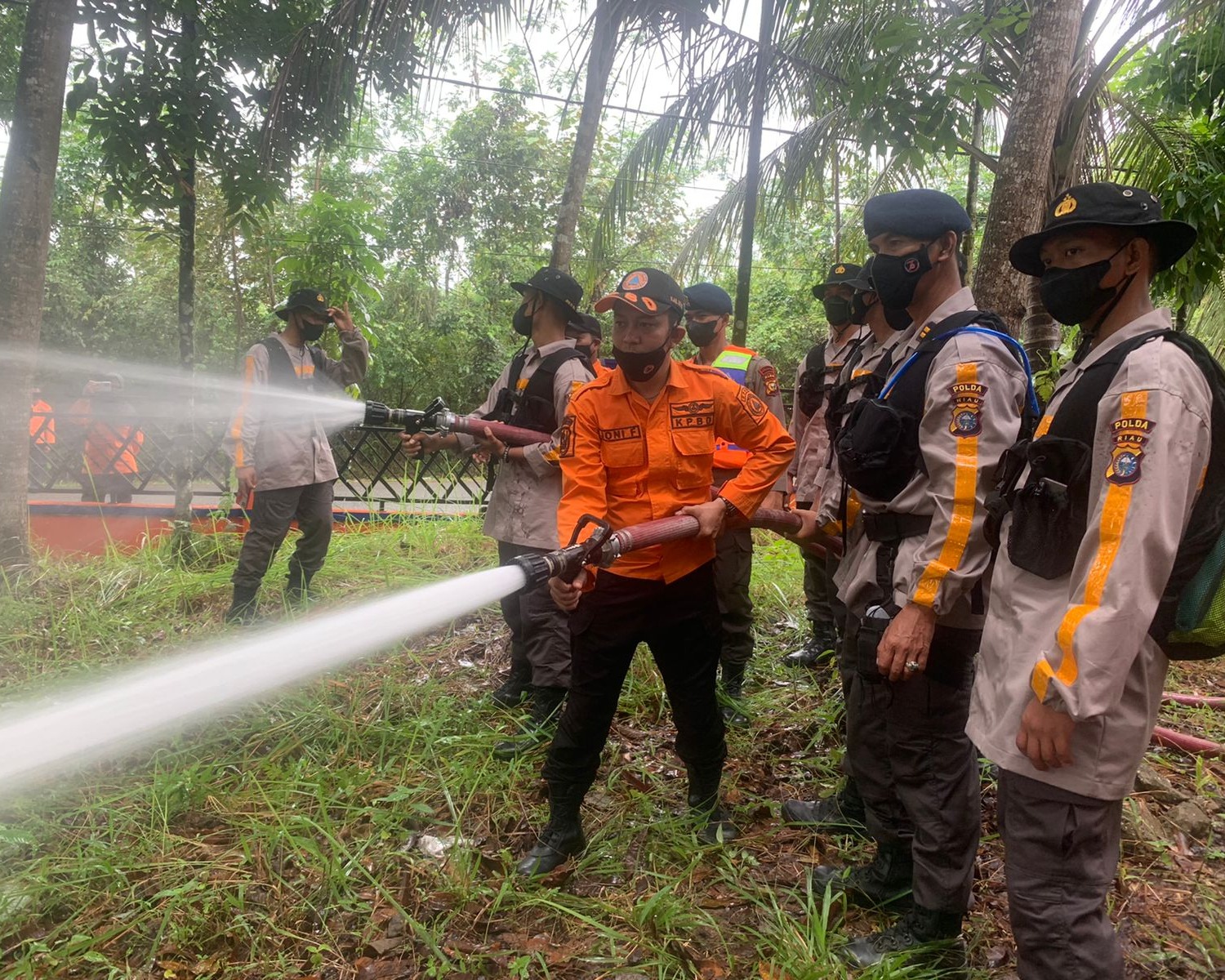 Batalyon C Pelopor Satuan Brimob Polda Riau Gelar Latihan Penanggulangan Bencana Karhutla Bersama BPBD INHU