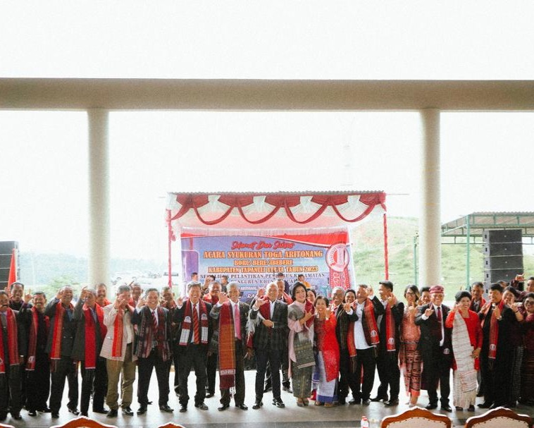 Bupati Nikson Nababan Hadiri Syukuran Toga Aritonang Kabupaten Tapanuli Utara Tahun 2023