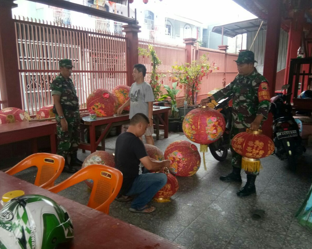 Sambut Imlek, Koramil 04/Limapuluh Kodim 0301/Pekanbaru Laksanakan Gotong Royong