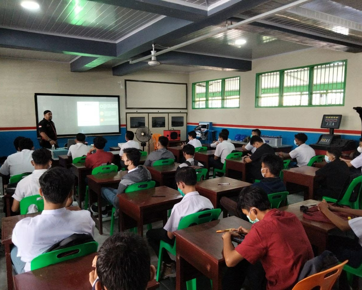 Pastikan Patuhi Prokes, Babinsa Kodim 0301/PBR Monitoring Proses Pembelajaran Tatap Muka