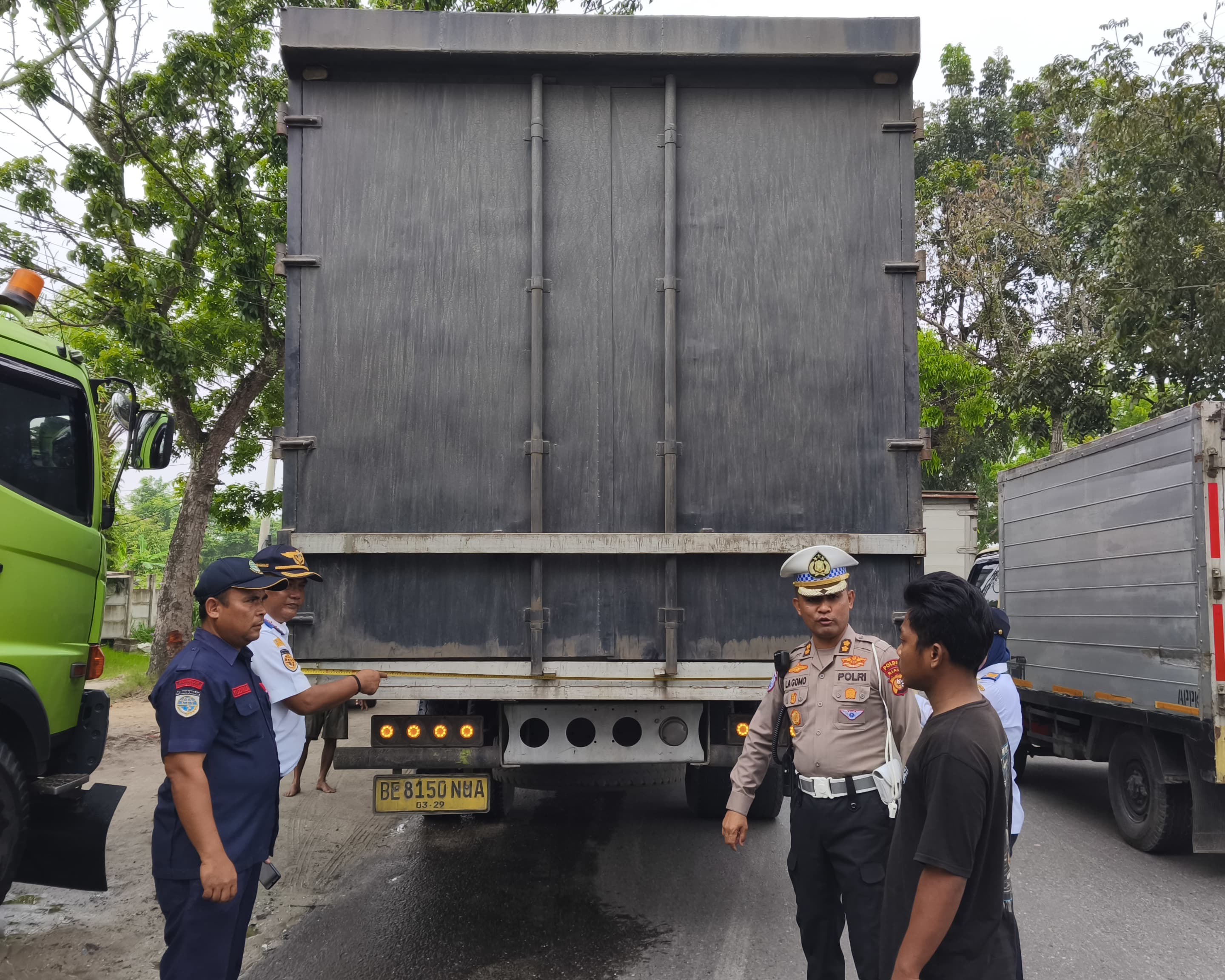 Dukung Program Zero ODOL dan Zero Accident, Ditlantas Polda Riau Tindak 76 Kendaraan Dalam Razia Gabungan Di Jalan SM Amin