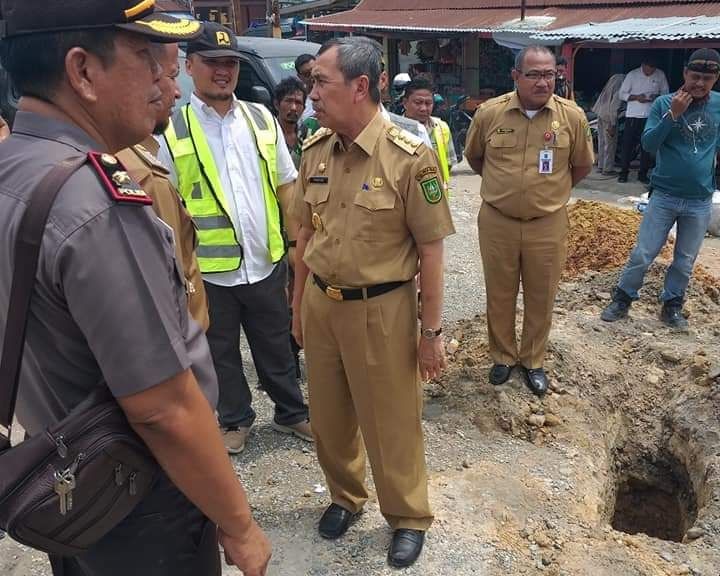 Gubri Meninjau Langsung Jalan Nasional Pekanbaru - Duri KM 70 Yang Longsor Di Kandis