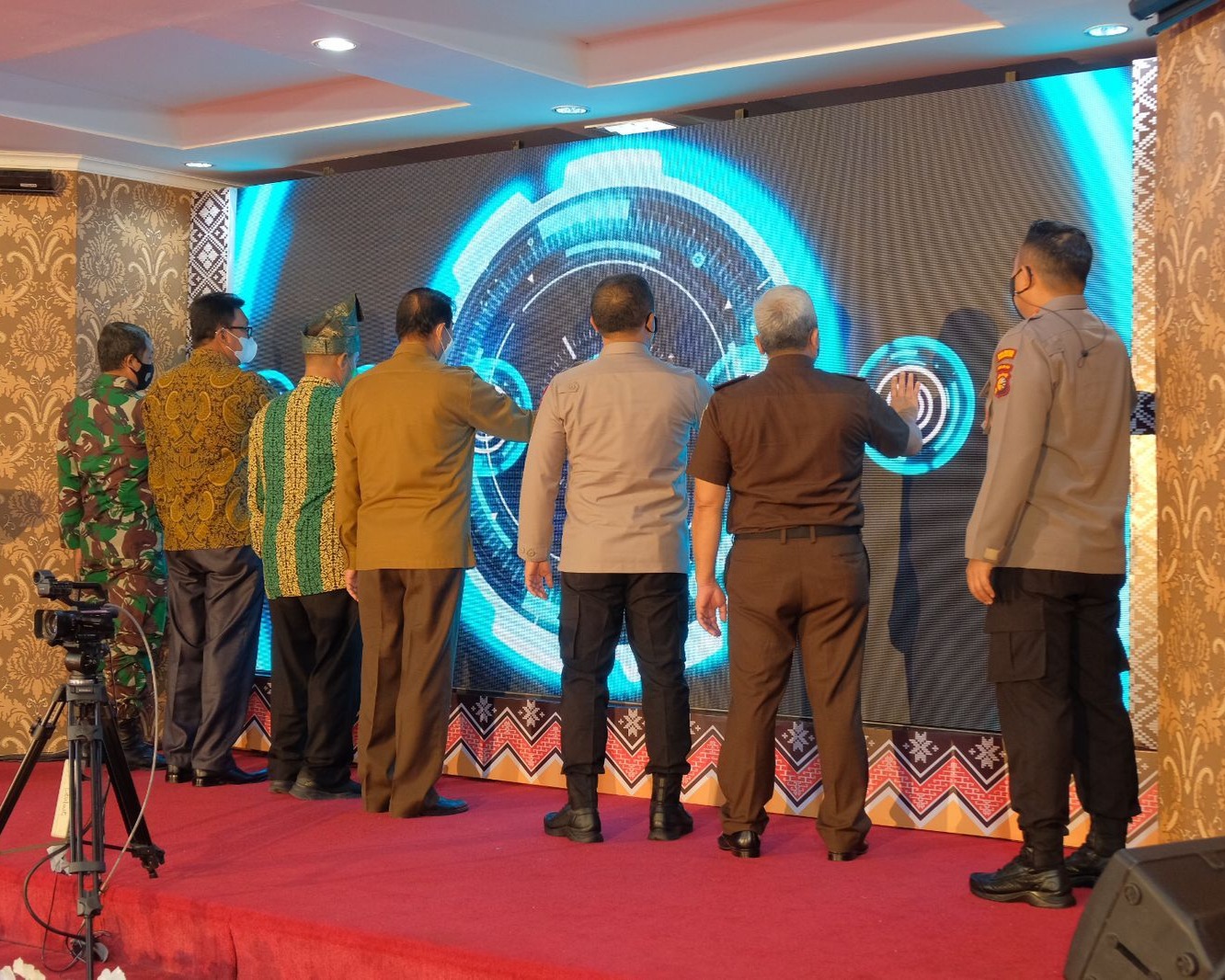 Kapolda Riau Launching Aplikasi BSR 'Bersama Selamatkan Riau' Untuk Tangani Yang Terkonfirmasi Covid-19 di Mako Polresta Pekanbaru