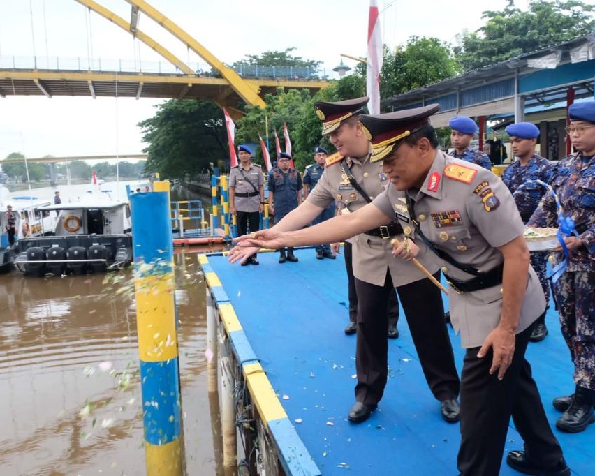 Ziarah Makam di TMP dan Tabur Bunga di Sungai Siak, Irjen Pol M Iqbal Doakan Arwah Pahlawan Kusuma Bangsa