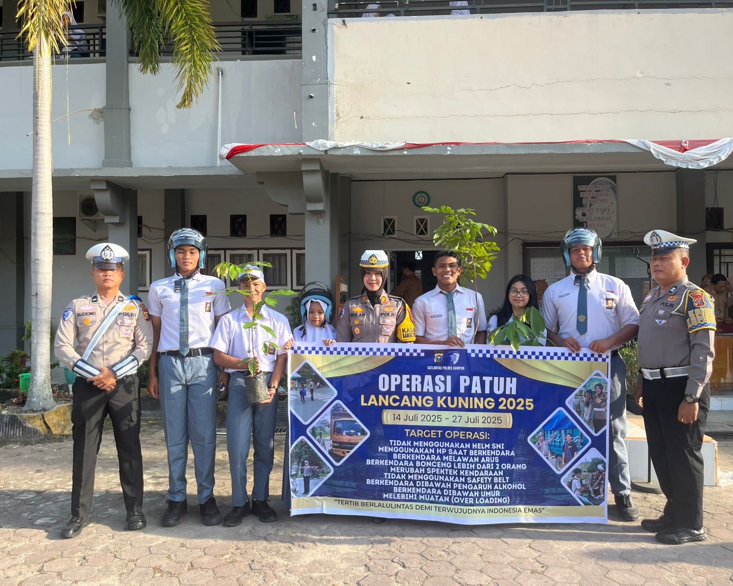 Satlantas Polres Kampar Jalin Sinergi Dengan SMA N 1 Bangkinang,  Kampanyekan Keselamatan Berkendara Dan Peduli Lingkungan