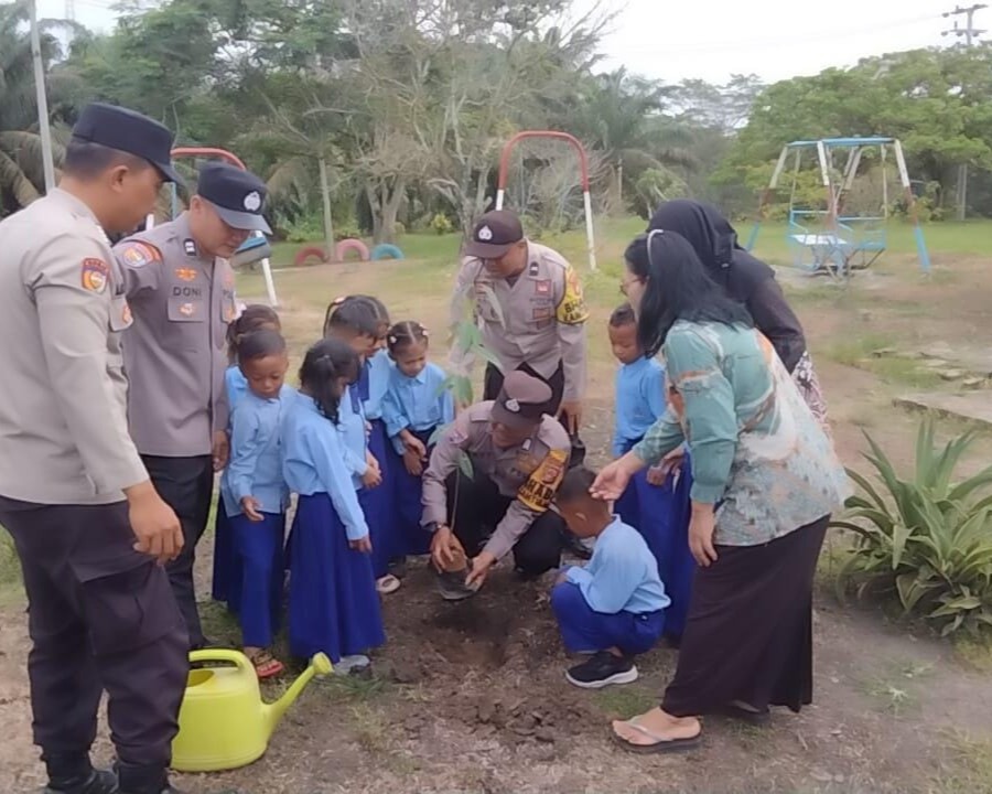 Polres Rohul Dukung Program Kapolda Riau Melalui Green Policing