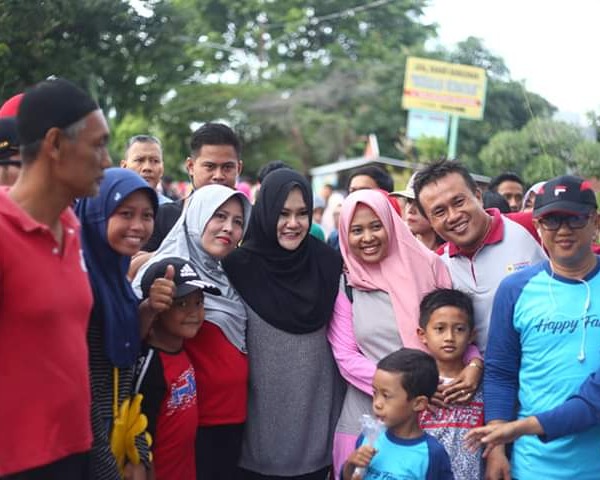 Bupati Kendal Hadir Dalam Memeriahkan Kegiatan Jalan Sehat Oleh Pemuda Karang Taruna 