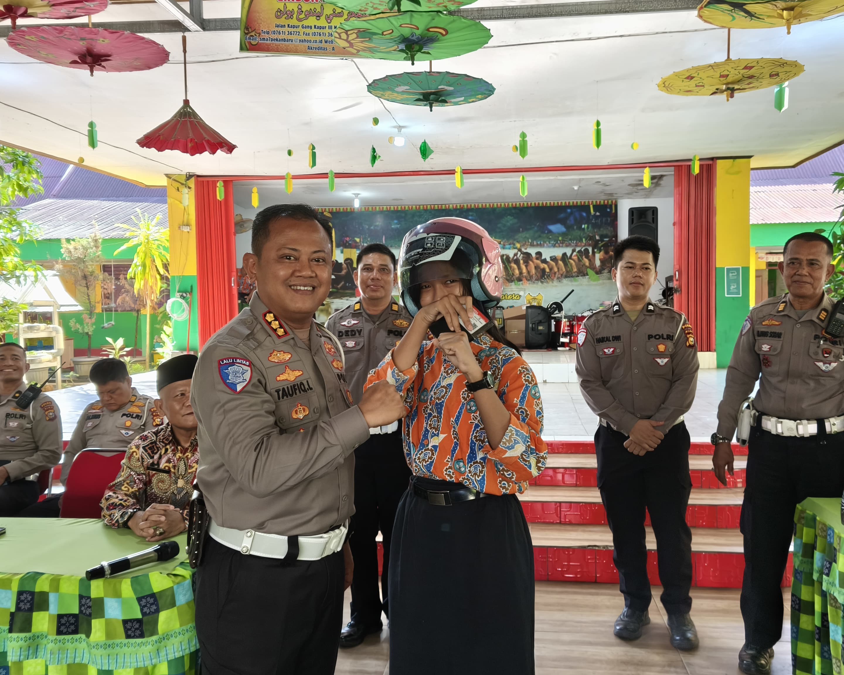Ditlantas Polda Riau Laksanakan Program Police Goes to School di SMAN 7 Pekanbaru, Edukasi Keselamatan Lalu Lintas untuk Pelajar