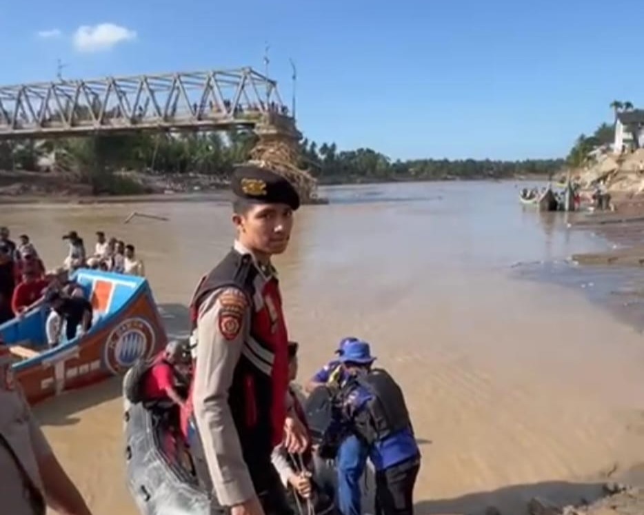 Aksi Heroik Tim SAR Dan Personel Korsabhara Polri Menembus Medan Ekstrem Untuk Korban di Blang, Bireuen Aceh