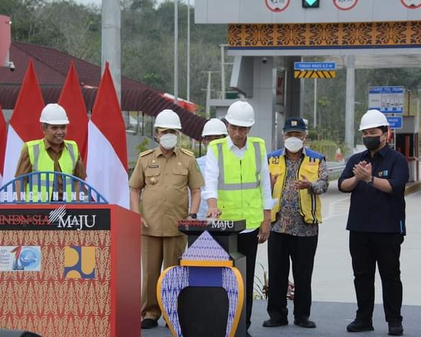 Didampingi Pj Bupati Kampar Presiden RI Ir Joko Widodo Resmikan Jalan Tol Bangkinang - Pekanbaru