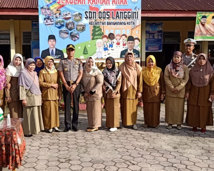 Kapolres Kampar dan Kasat Lantas Datangi Sekolah, Berikan Arahan Tentang Disiplin dan Masalah Kebersihan