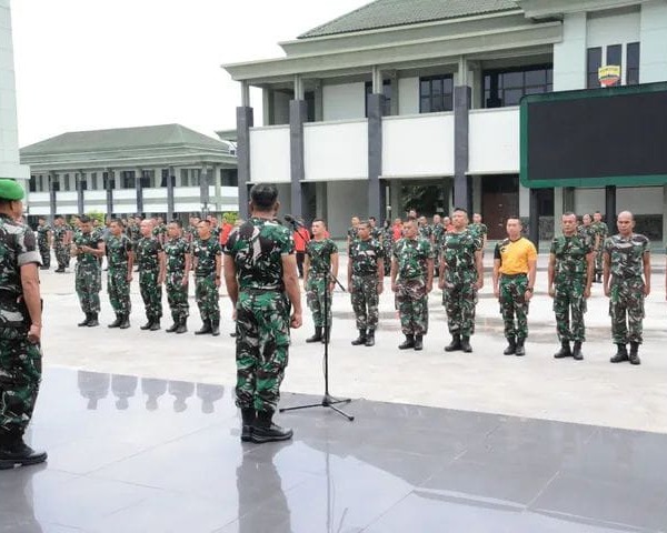 Semangat Pagi, Korem 031/WB Gelar Apel Pagi Dipimpin Danrem dan Dilanjutkan Jalan Sehat 3,2 KM