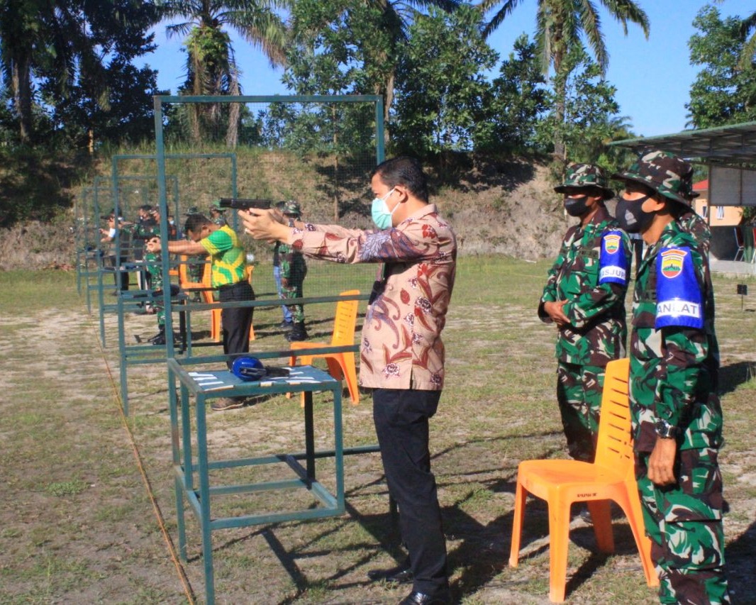 Kodim 0301/PBR Laksanakan Latihan Menembak Pistol Eksekusif Bersama Forkompimda Kota Pekanbaru